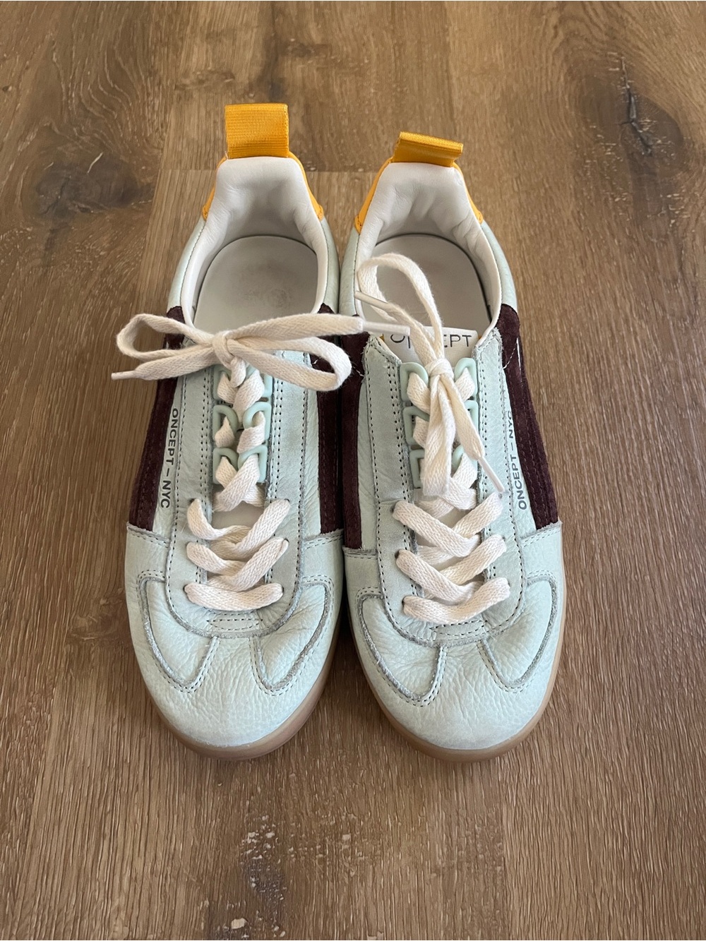 Women Low-Top Oncept , Light Blue with Yellow Heel Pull